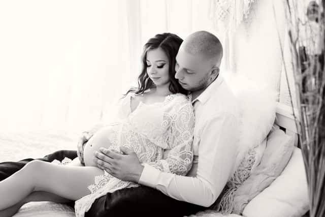 Mamička v exteriéri – tehotenské fotenie príroda Nitra MDFOTO